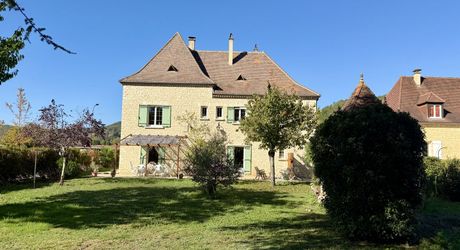 Maison en pierre rénovée avec jardin, appartement indépendant et garage – Commerces à pied