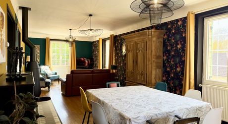 Maison en pierre rénovée avec jardin, appartement indépendant et garage – Commerces à pied