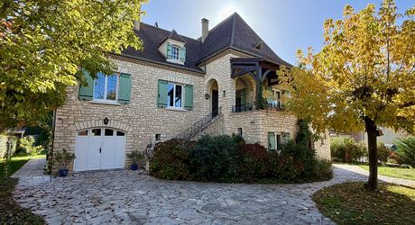 Maison en pierre rénovée avec jardin, appartement indépendant et garage – Commerces à pied