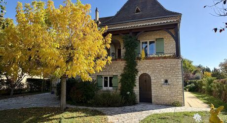 Maison en pierre rénovée avec jardin, appartement indépendant et garage – Commerces à pied
