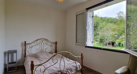 Maison de PLain pied, 3 chambres , jardin,  Garage ,proche des commerces.