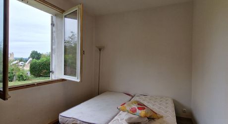 Maison de PLain pied, 3 chambres , jardin,  Garage ,proche des commerces.