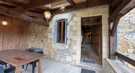Maison ancienne de ville avec jardinet