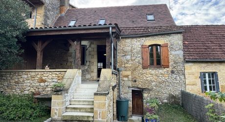 Maison ancienne de ville avec jardinet