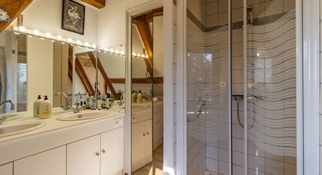 Périgord Noir – Belle maison avec piscine chauffée et vue panoramique, commerces à pied