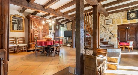 Périgord Noir – Belle maison avec piscine chauffée et vue panoramique, commerces à pied