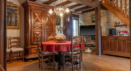 Périgord Noir – Belle maison avec piscine chauffée et vue panoramique, commerces à pied