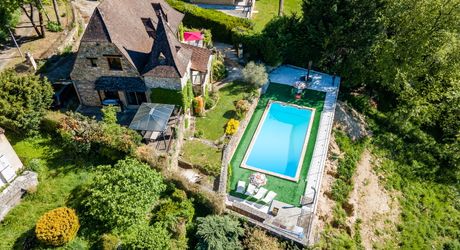 Périgord Noir – Belle maison avec piscine chauffée et vue panoramique, commerces à pied