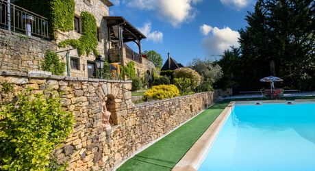 Périgord Noir – Belle maison avec piscine chauffée et vue panoramique, commerces à pied