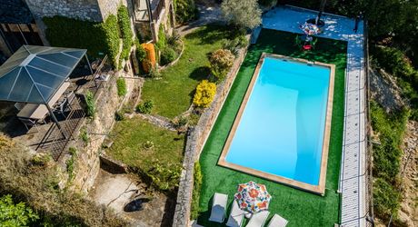 Périgord Noir – Belle maison avec piscine chauffée et vue panoramique, commerces à pied
