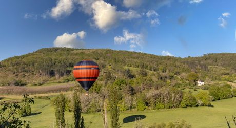 Périgord Noir – Belle maison avec piscine chauffée et vue panoramique, commerces à pied