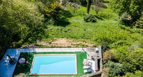 Périgord Noir – Belle maison avec piscine chauffée et vue panoramique, commerces à pied