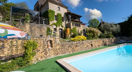Périgord Noir – Belle maison avec piscine chauffée et vue panoramique, commerces à pied