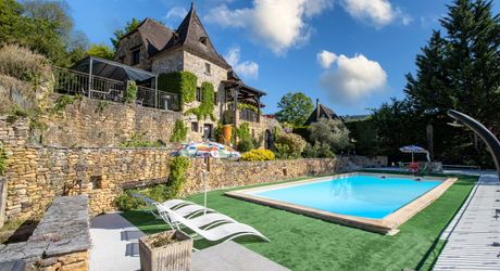 Périgord Noir – Belle maison avec piscine chauffée et vue panoramique, commerces à pied
