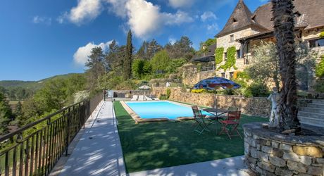 Périgord Noir – Belle maison avec piscine chauffée et vue panoramique, commerces à pied