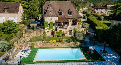 Périgord Noir – Belle maison avec piscine chauffée et vue panoramique, commerces à pied