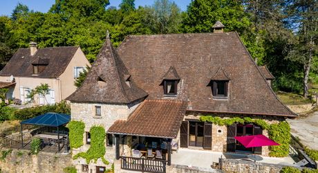 Périgord Noir – Belle maison avec piscine chauffée et vue panoramique, commerces à pied