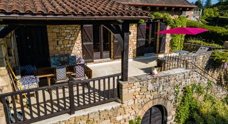 Périgord Noir – Belle maison avec piscine chauffée et vue panoramique, commerces à pied