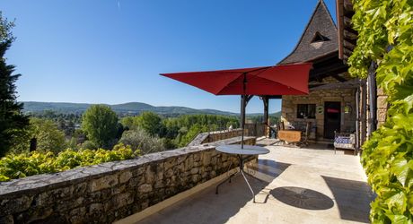 Périgord Noir – Belle maison avec piscine chauffée et vue panoramique, commerces à pied
