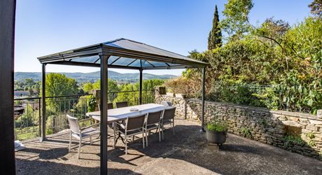 Périgord Noir – Belle maison avec piscine chauffée et vue panoramique, commerces à pied