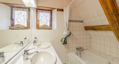 Périgord Noir – Belle maison avec piscine chauffée et vue panoramique, commerces à pied