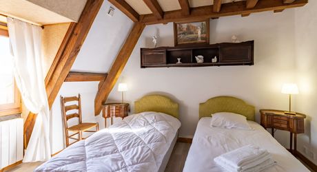Périgord Noir – Belle maison avec piscine chauffée et vue panoramique, commerces à pied