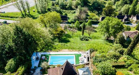 Périgord Noir – Belle maison avec piscine chauffée et vue panoramique, commerces à pied