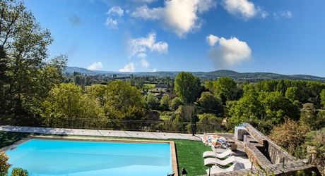 Périgord Noir – Belle maison avec piscine chauffée et vue panoramique, commerces à pied