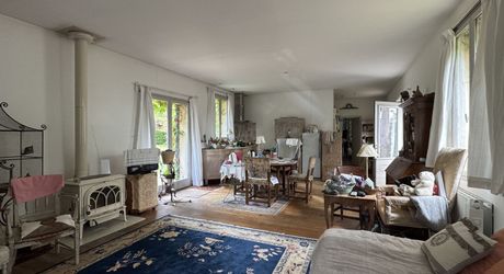 Maison  de plain pied au calme et avec beau terrain plat