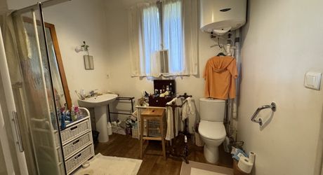 Maison  de plain pied au calme et avec beau terrain plat