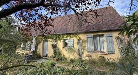 Maison  de plain pied au calme et avec beau terrain plat