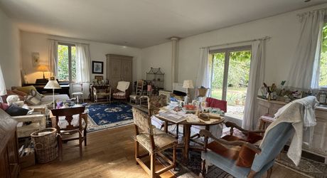 Maison  de plain pied au calme et avec beau terrain plat