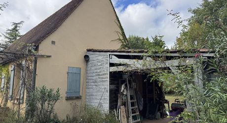 Maison  de plain pied au calme et avec beau terrain plat