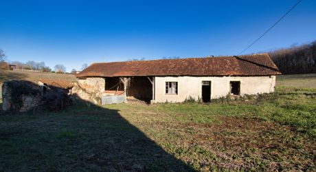 SECTEUR CENAC- Ancien corps de ferme à rénover - Idéal projet équestre/agricole