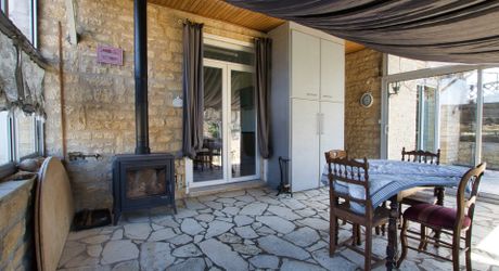 SUD SARLAT - Maison avec cinq chambres d'hôtes, studio indépendant, commerces et école à pied