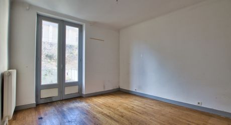 SARLAT CENTRE- Appartement avec grande terrasse