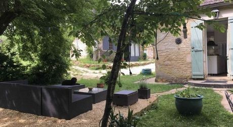 A 5 minutes de SARLAT Propriété en pierre  Maison principale - Gite à terminer 