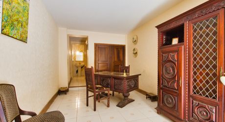 BASTIDE DE DOMME - PERIGOURDINE AVEC GARAGE- COUR INTERIEURE ET CHAMBRE D'HOTES