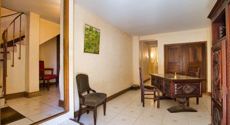 BASTIDE DE DOMME - PERIGOURDINE AVEC GARAGE- COUR INTERIEURE ET CHAMBRE D'HOTES