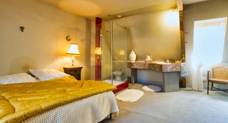 BASTIDE DE DOMME - PERIGOURDINE AVEC GARAGE- COUR INTERIEURE ET CHAMBRE D'HOTES