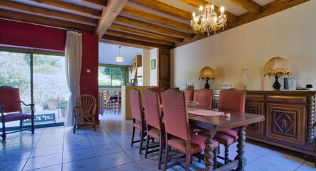 BASTIDE DE DOMME - PERIGOURDINE AVEC GARAGE- COUR INTERIEURE ET CHAMBRE D'HOTES