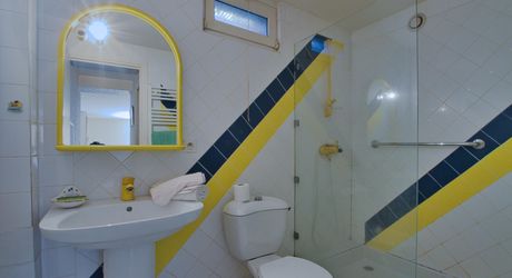 BASTIDE DE DOMME - PERIGOURDINE AVEC GARAGE- COUR INTERIEURE ET CHAMBRE D'HOTES