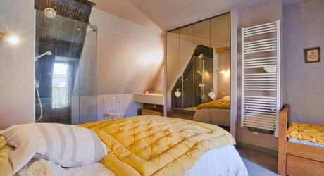 BASTIDE DE DOMME - PERIGOURDINE AVEC GARAGE- COUR INTERIEURE ET CHAMBRE D'HOTES
