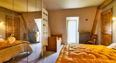 BASTIDE DE DOMME - PERIGOURDINE AVEC GARAGE- COUR INTERIEURE ET CHAMBRE D'HOTES