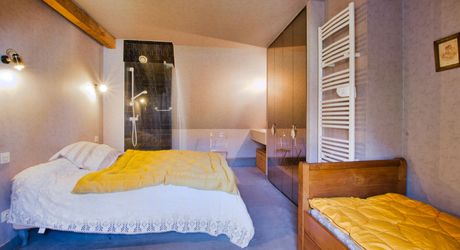 BASTIDE DE DOMME - PERIGOURDINE AVEC GARAGE- COUR INTERIEURE ET CHAMBRE D'HOTES