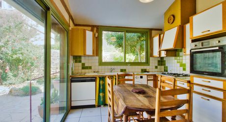 BASTIDE DE DOMME - PERIGOURDINE AVEC GARAGE- COUR INTERIEURE ET CHAMBRE D'HOTES
