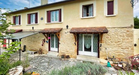 AU COEUR DU PÉRIGORD NOIR - LONGERE AVEC STUDIO - GARAGE ET ATELIER 