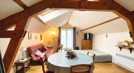 AU COEUR DU PÉRIGORD NOIR - LONGERE AVEC STUDIO - GARAGE ET ATELIER 