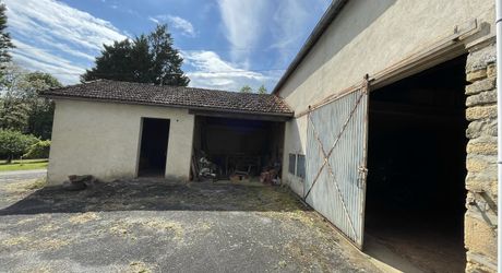 Ferme à rénover aux portes de SARLAT sur 3 hectares attenants