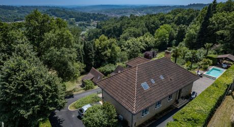 A SARLAT MAISON - GITES ET PISCINES AVEC VUE - parfait état 